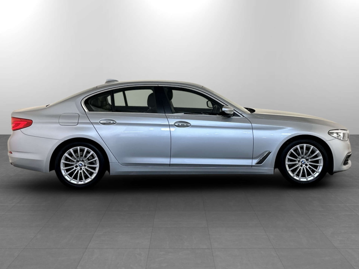 Used BMW 5 Series 2018 for sale - 77326051: Photo 11