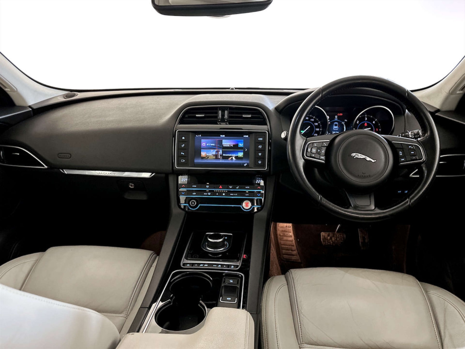 Used Jaguar F-Pace 2016 for sale - 77380722: Photo 3