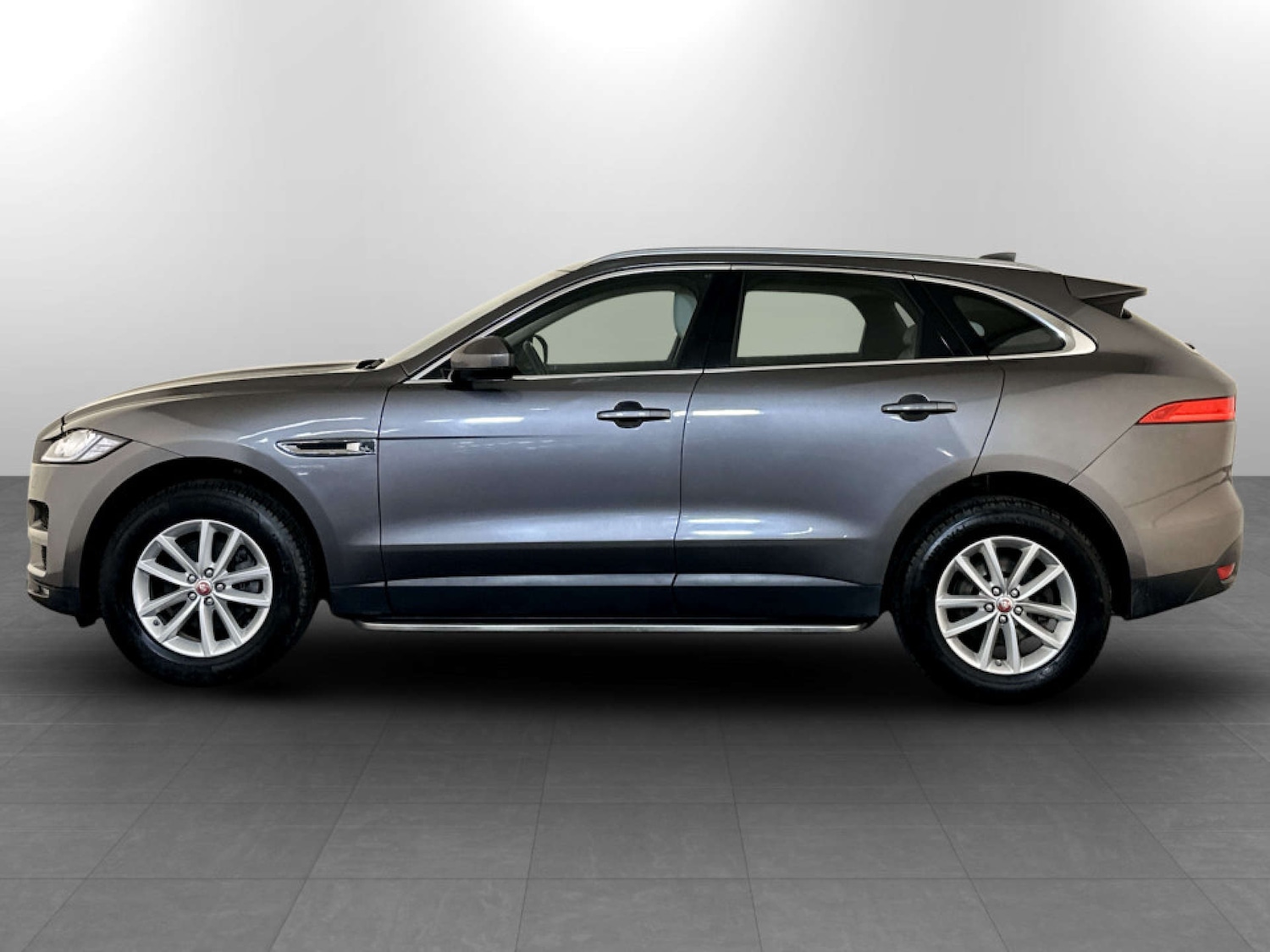 Used Jaguar F-Pace 2016 for sale - 77380722: Photo 7