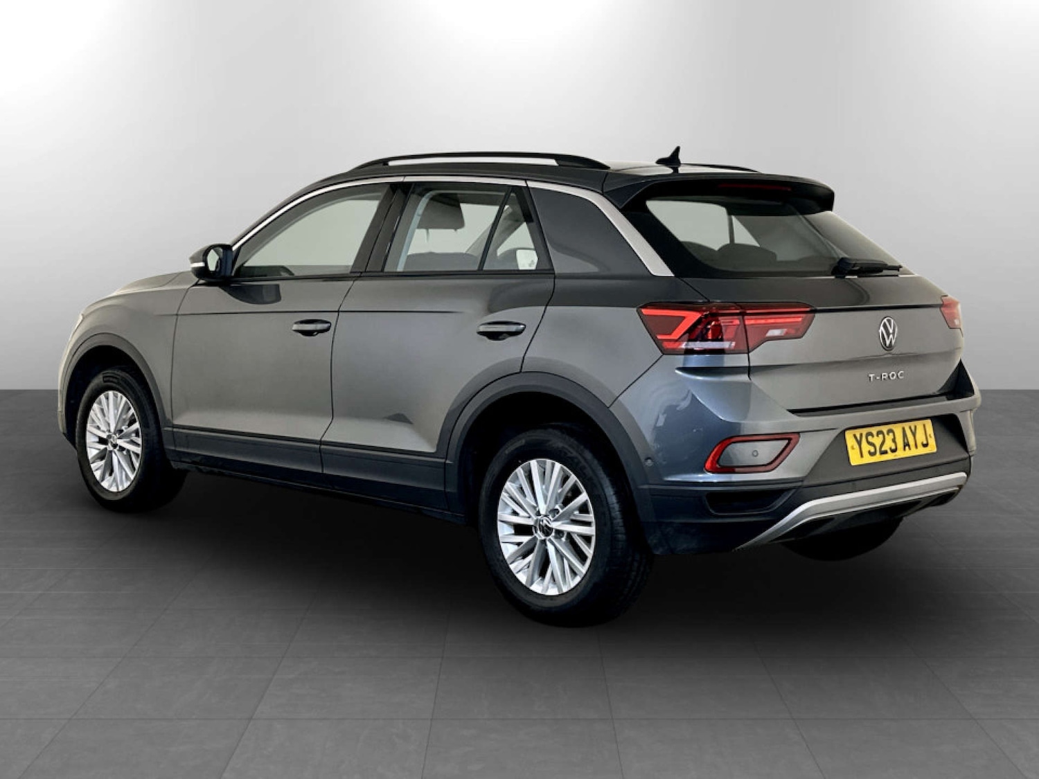 Used Volkswagen T-Roc 2023 for sale - 77681195: Photo 8