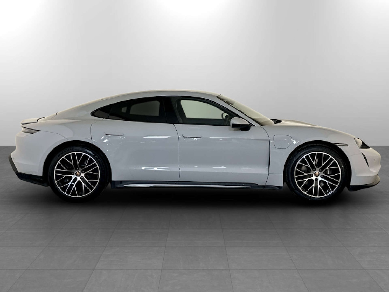 Used Porsche Taycan 2021 for sale - 77745454: Photo 11