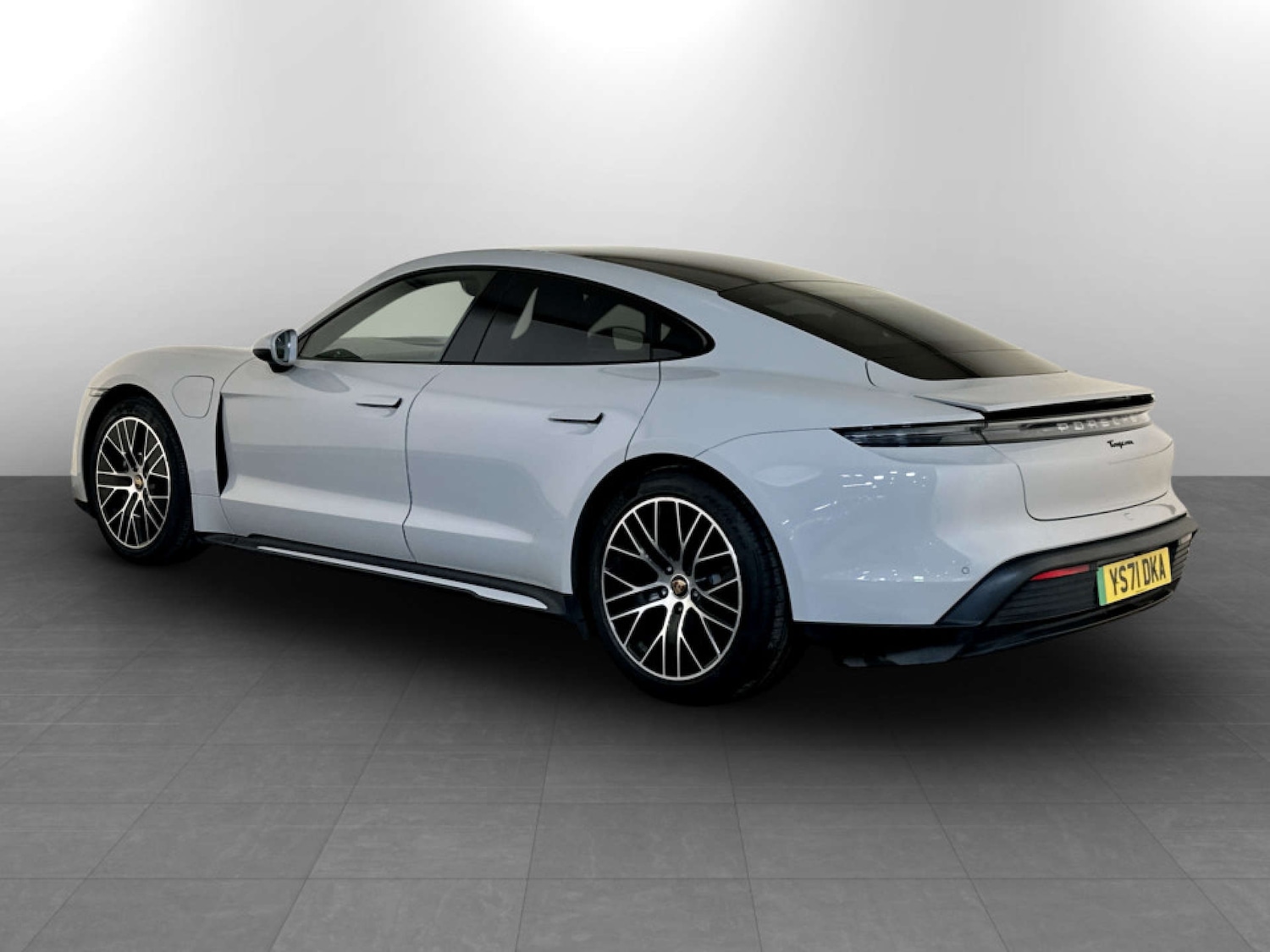 Used Porsche Taycan 2021 for sale - 77745454: Photo 8