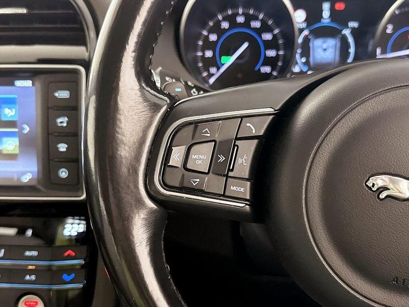 Used Jaguar F-Pace 2016 for sale - 76332430: Photo 18