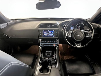 Used Jaguar XE 2016 for sale - 76385088: Photo