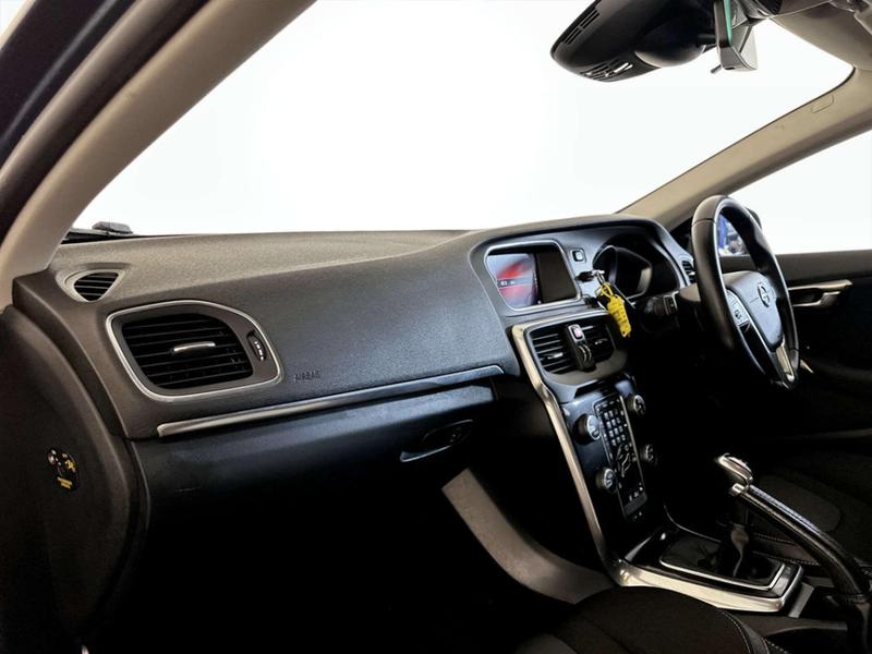 Used Volvo V40 2017 for sale - 76895524: Photo 12