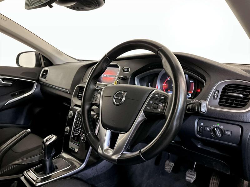 Used Volvo V40 2017 for sale - 76895524: Photo 15