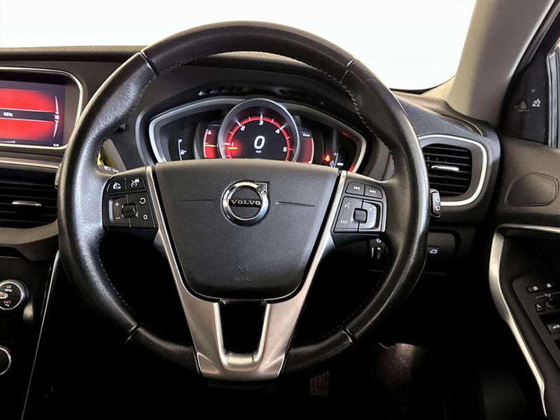 Used Volvo V40 2017 for sale - 76895524: Photo 16