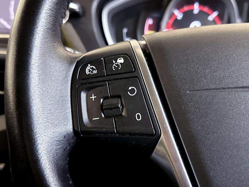 Used Volvo V40 2017 for sale - 76895524: Photo 17