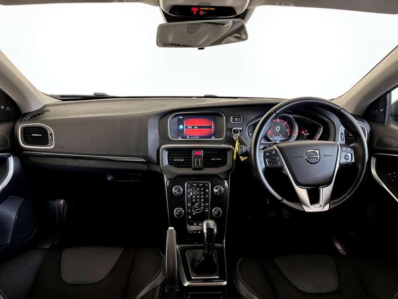 Used Volvo V40 2017 for sale - 76895524: Photo 3