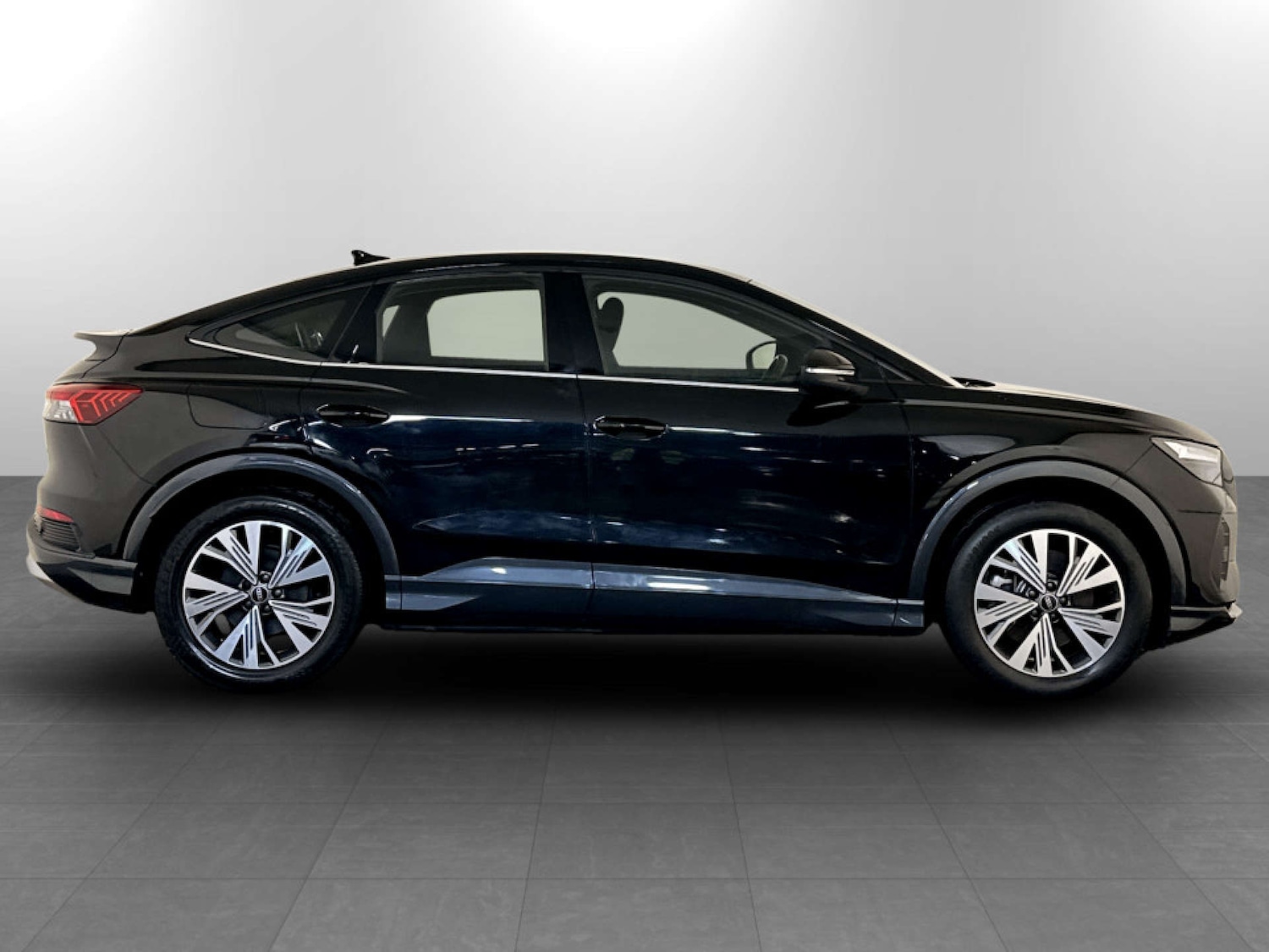 Used Audi Q4 e-tron 2023 for sale - 77185147: Photo 11