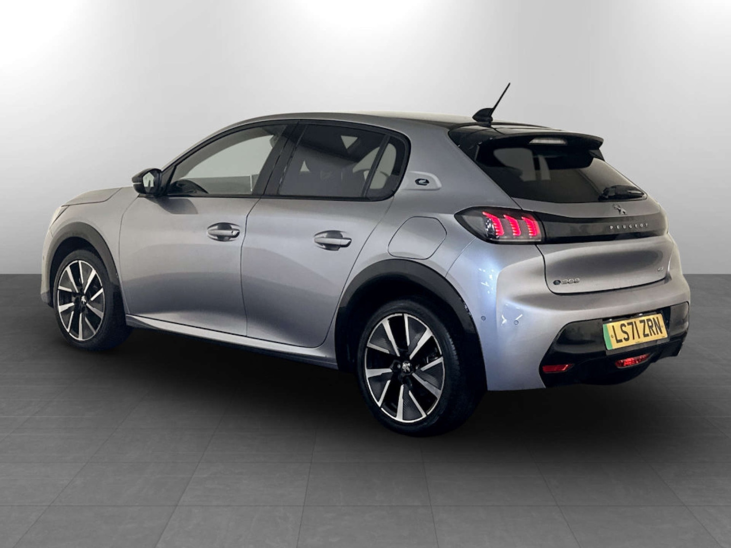 Used Peugeot E-208 2021 for sale - 77187775: Photo 8