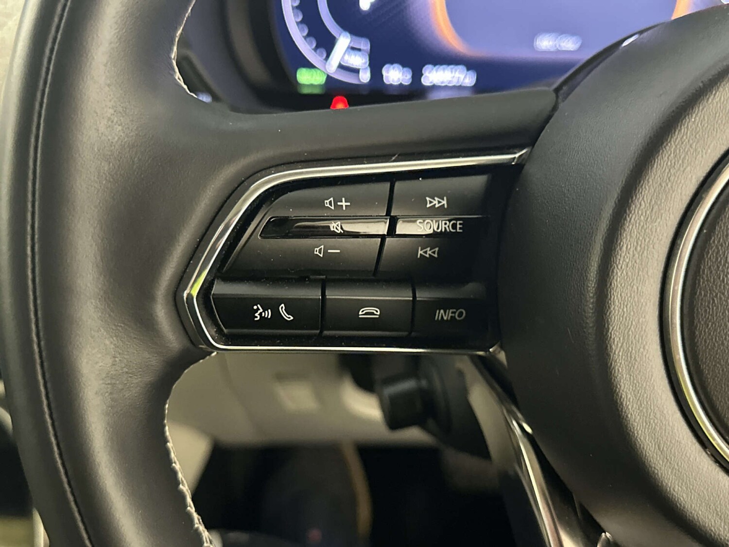 Used Mazda CX-60 2023 for sale - 77937235: Photo 16