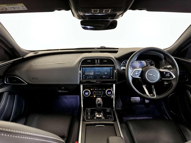 Used Jaguar XE 2021 for sale - 76895327: Photo 3