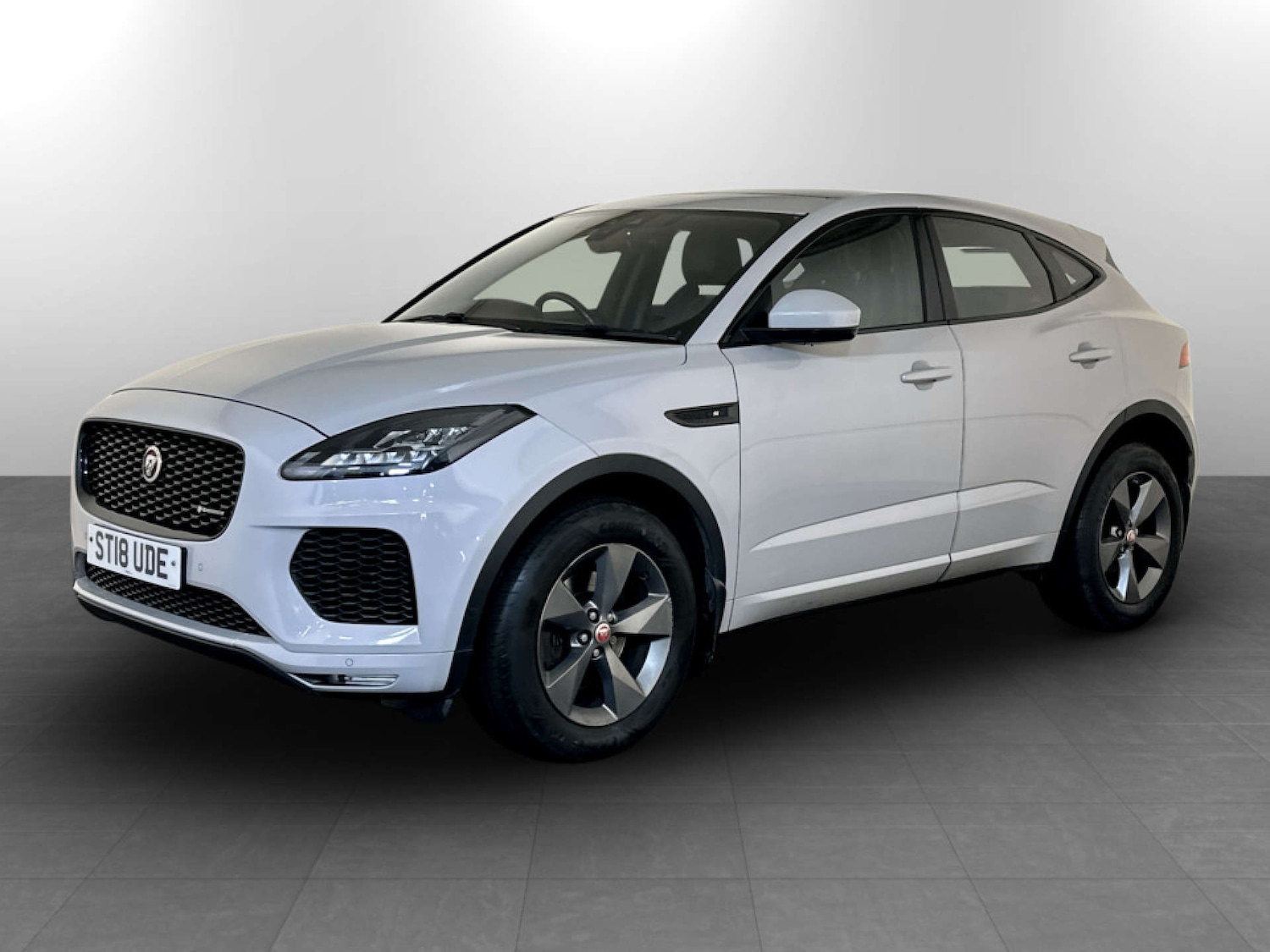 Used Jaguar E-Pace 2018 for sale - 77409797: Photo 4