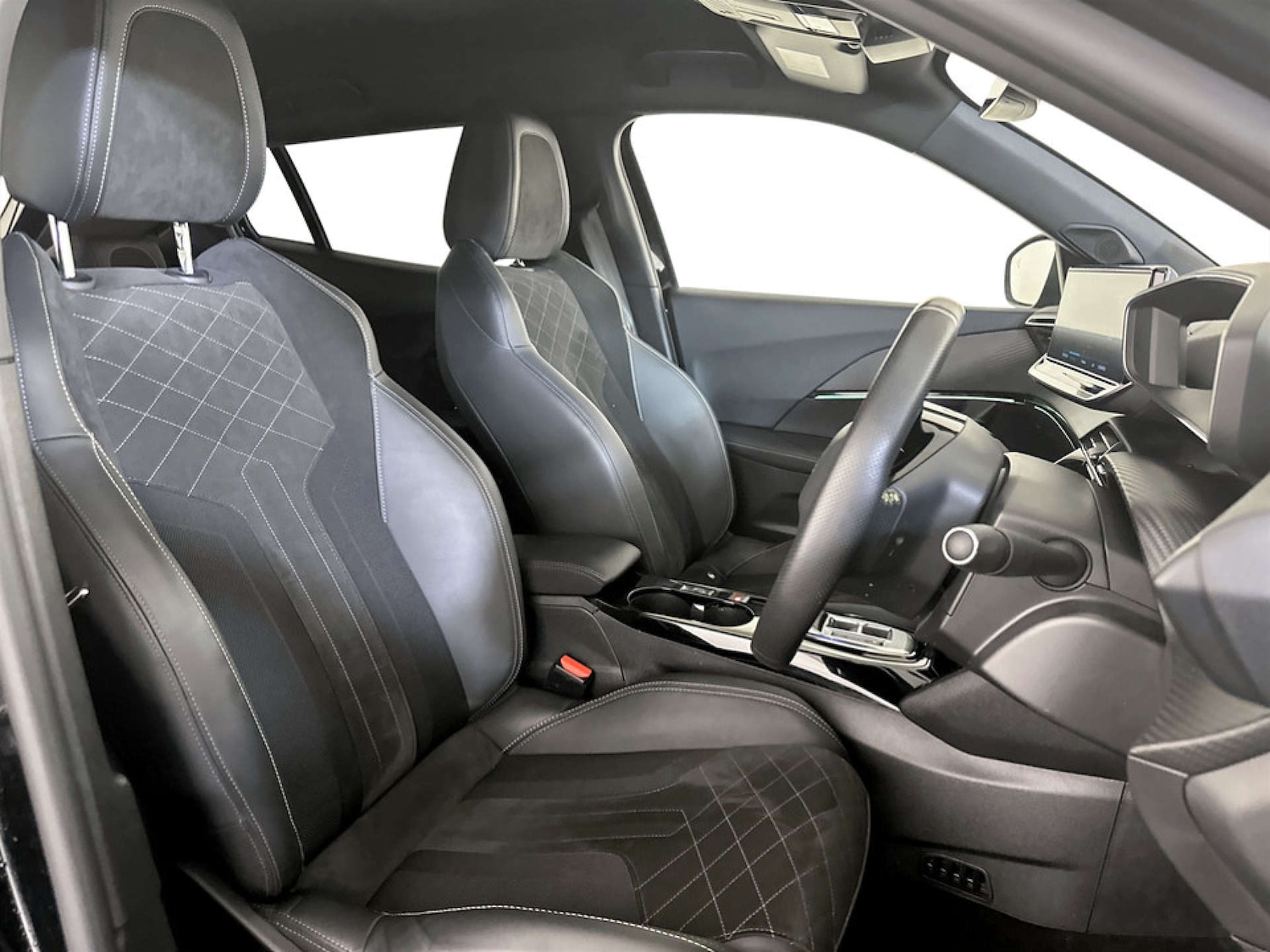 Used Peugeot 2008 2022 for sale - 77681220: Photo 13