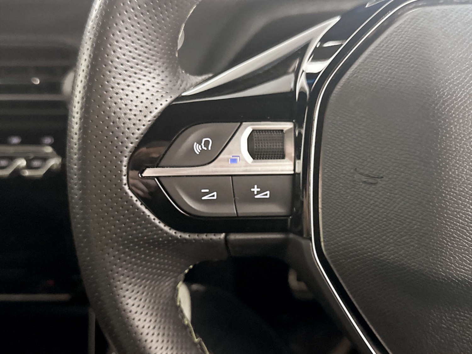 Used Peugeot 2008 2022 for sale - 77681220: Photo 17