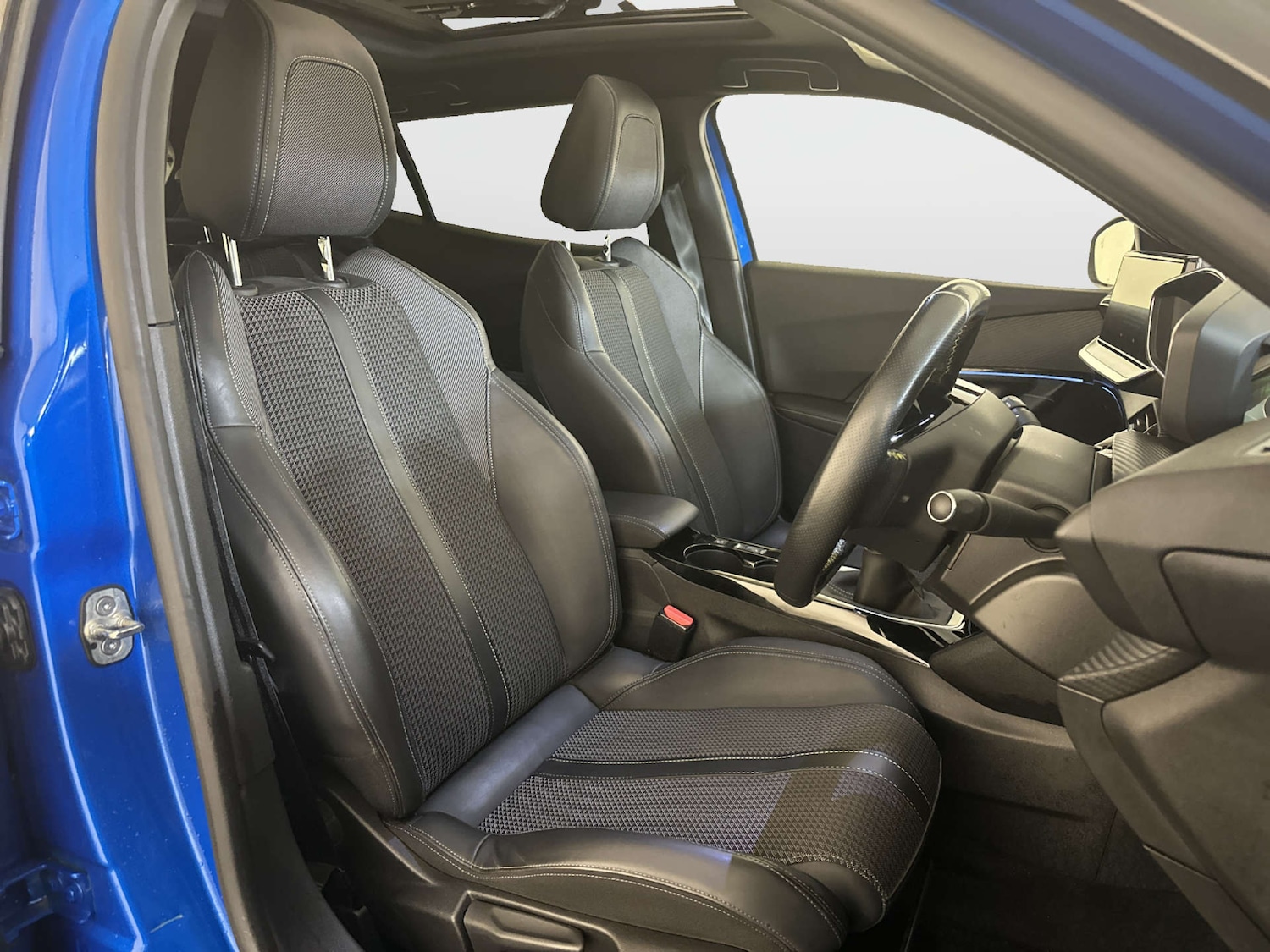 Used Peugeot 2008 2021 for sale - 77905825: Photo 13