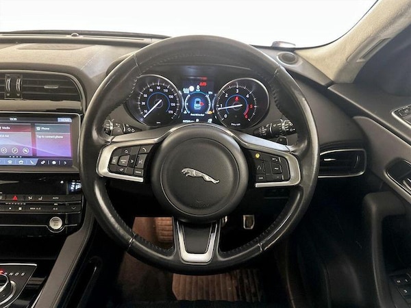 Used Jaguar F-Pace 2018 for sale - 76255463: Photo 16