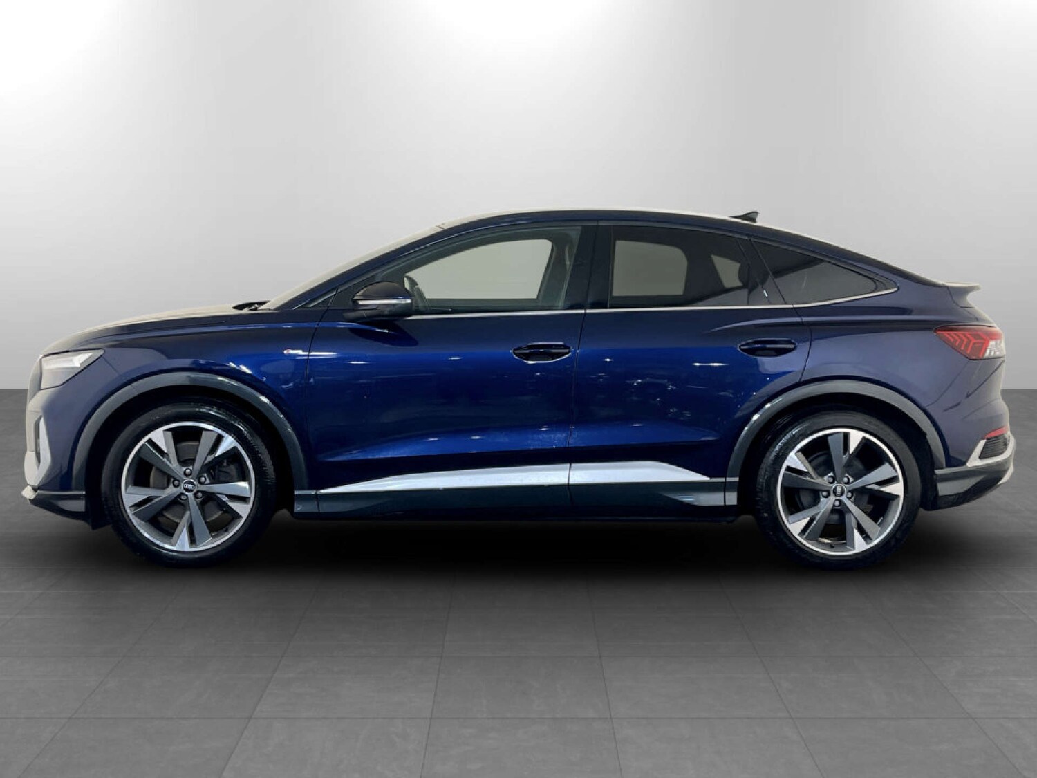 Used Audi Q4 e-tron 2021 for sale - 77470008: Photo 6