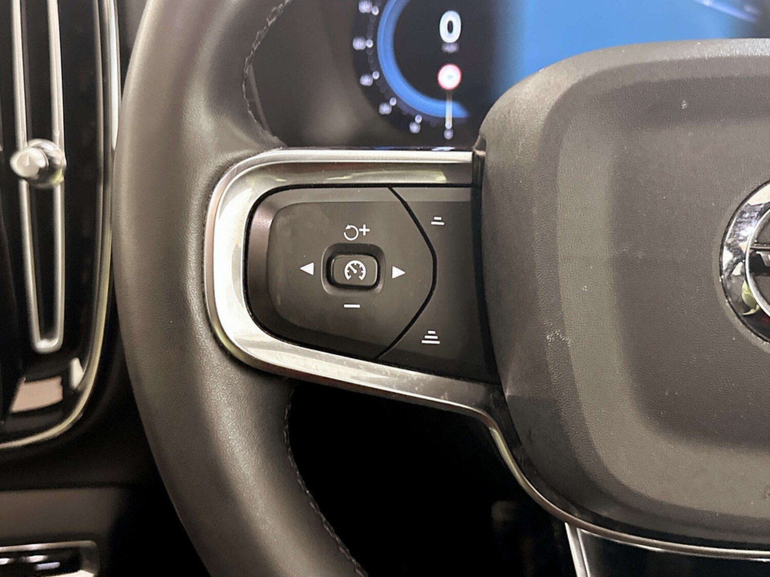 Used Volvo XC40 2021 for sale - 77368250: Photo 19