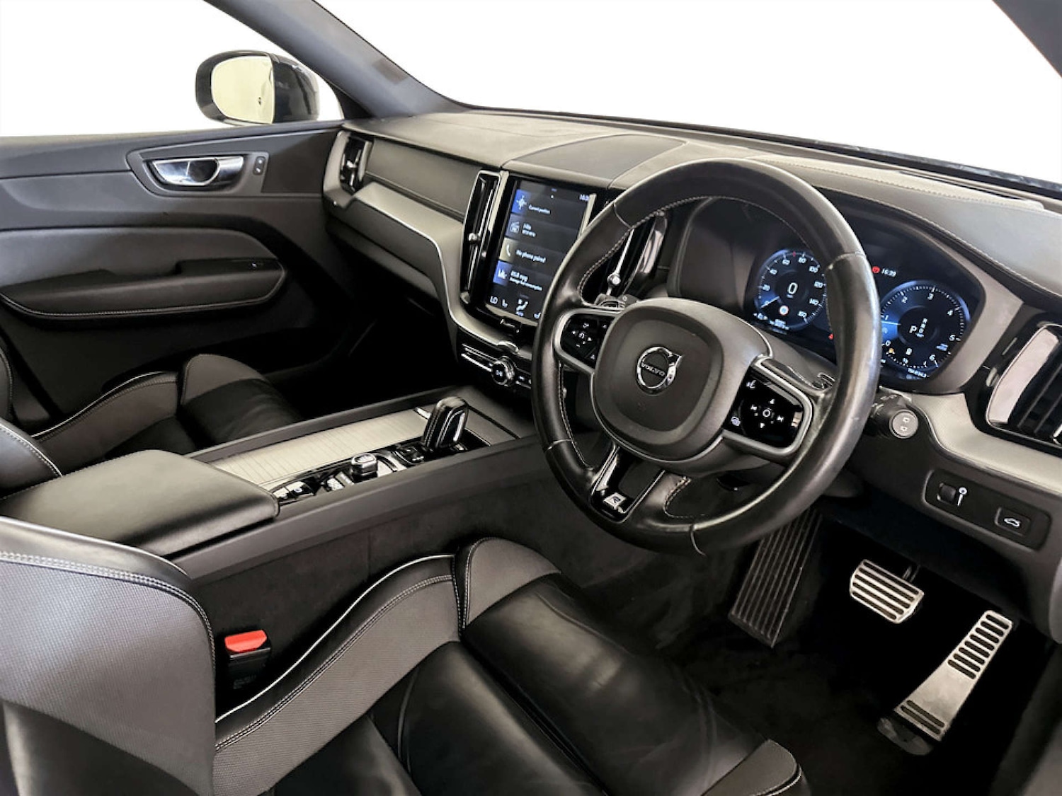 Used Volvo XC60 2019 for sale - 77185051: Photo 15