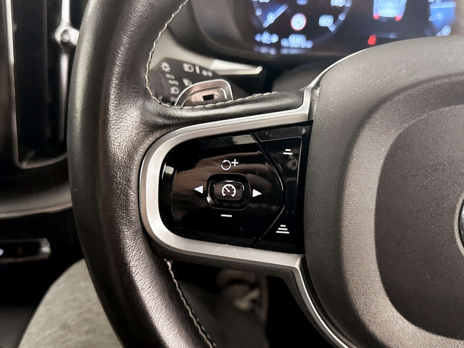 Used Volvo XC60 2019 for sale - 77185051: Photo 17