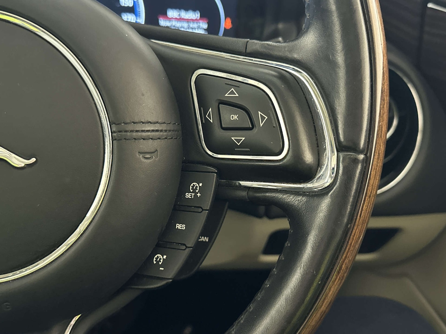 Used Jaguar XJ 2017 for sale - 78041882: Photo 20