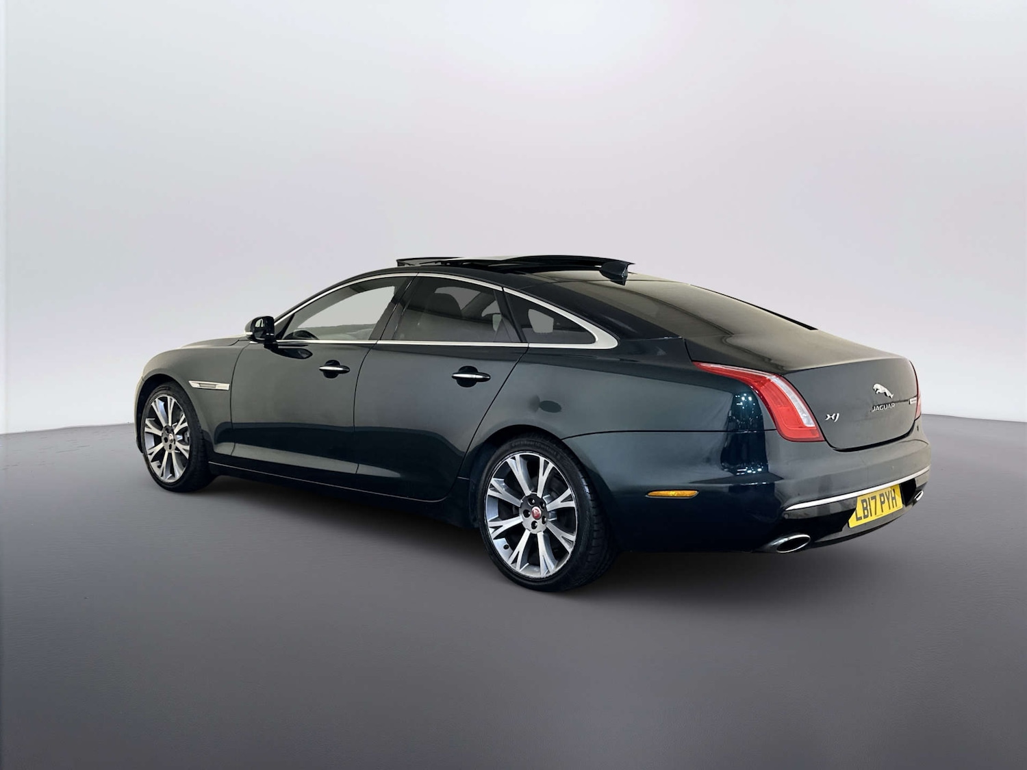 Used Jaguar XJ 2017 for sale - 78041882: Photo 8