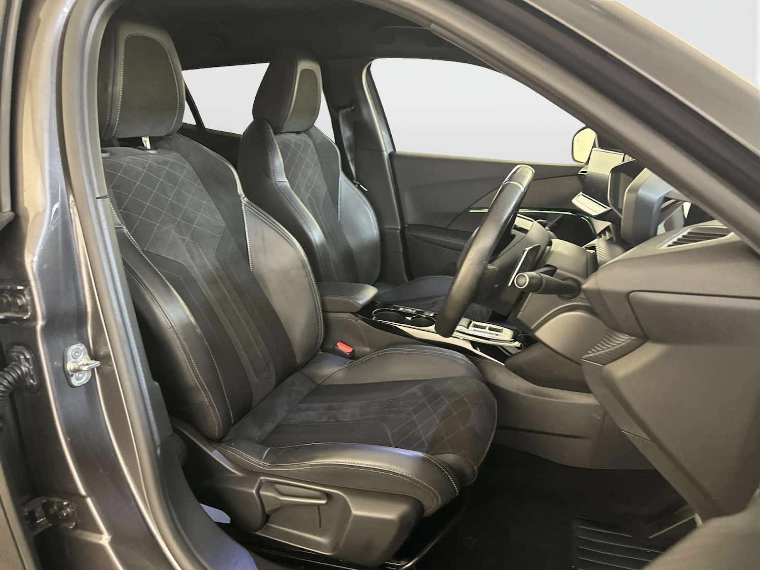 Used Peugeot 2008 2022 for sale - 78198819: Photo 13