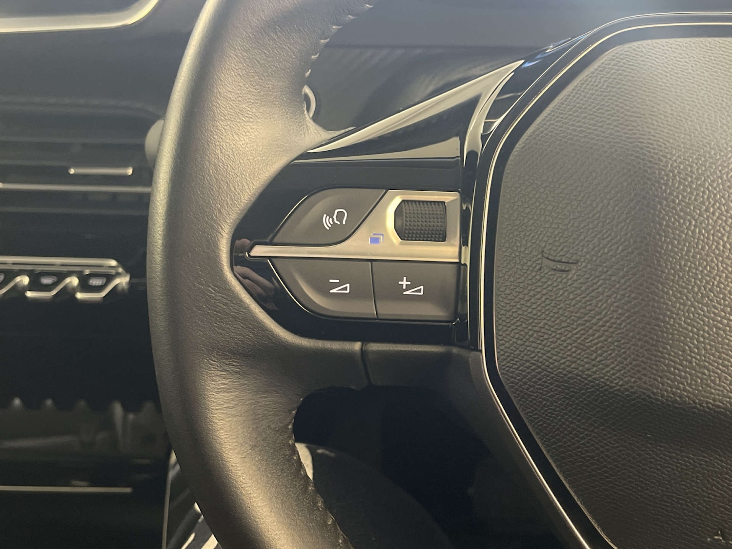 Used Peugeot 2008 2021 for sale - 77989908: Photo 17