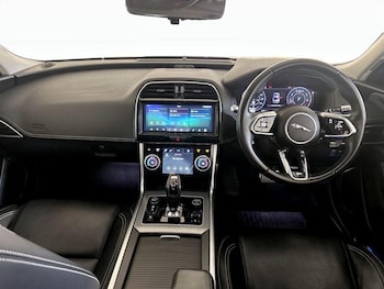 Used Jaguar XE 2019 for sale - 75712043: Photo