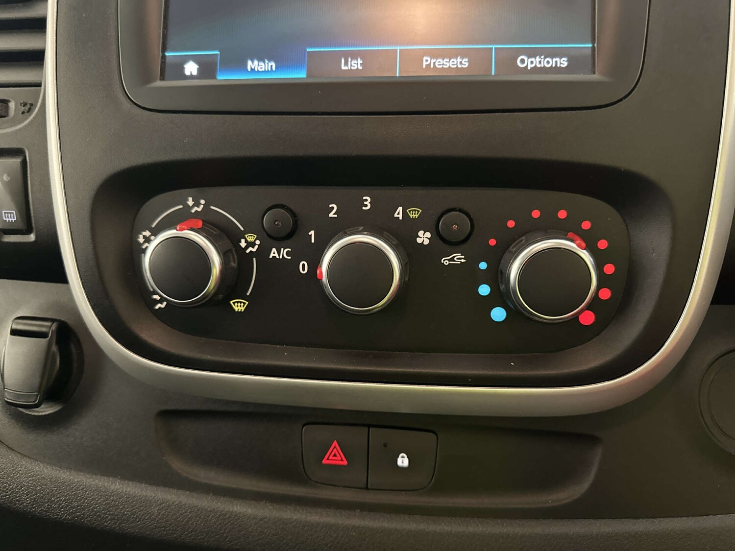 Used Renault Trafic 2021 for sale - 77905882: Photo 24