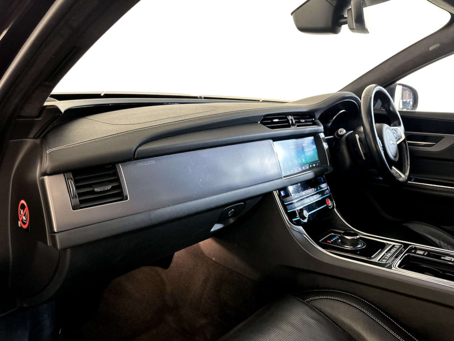 Used Jaguar XF 2019 for sale - 77234092: Photo 6