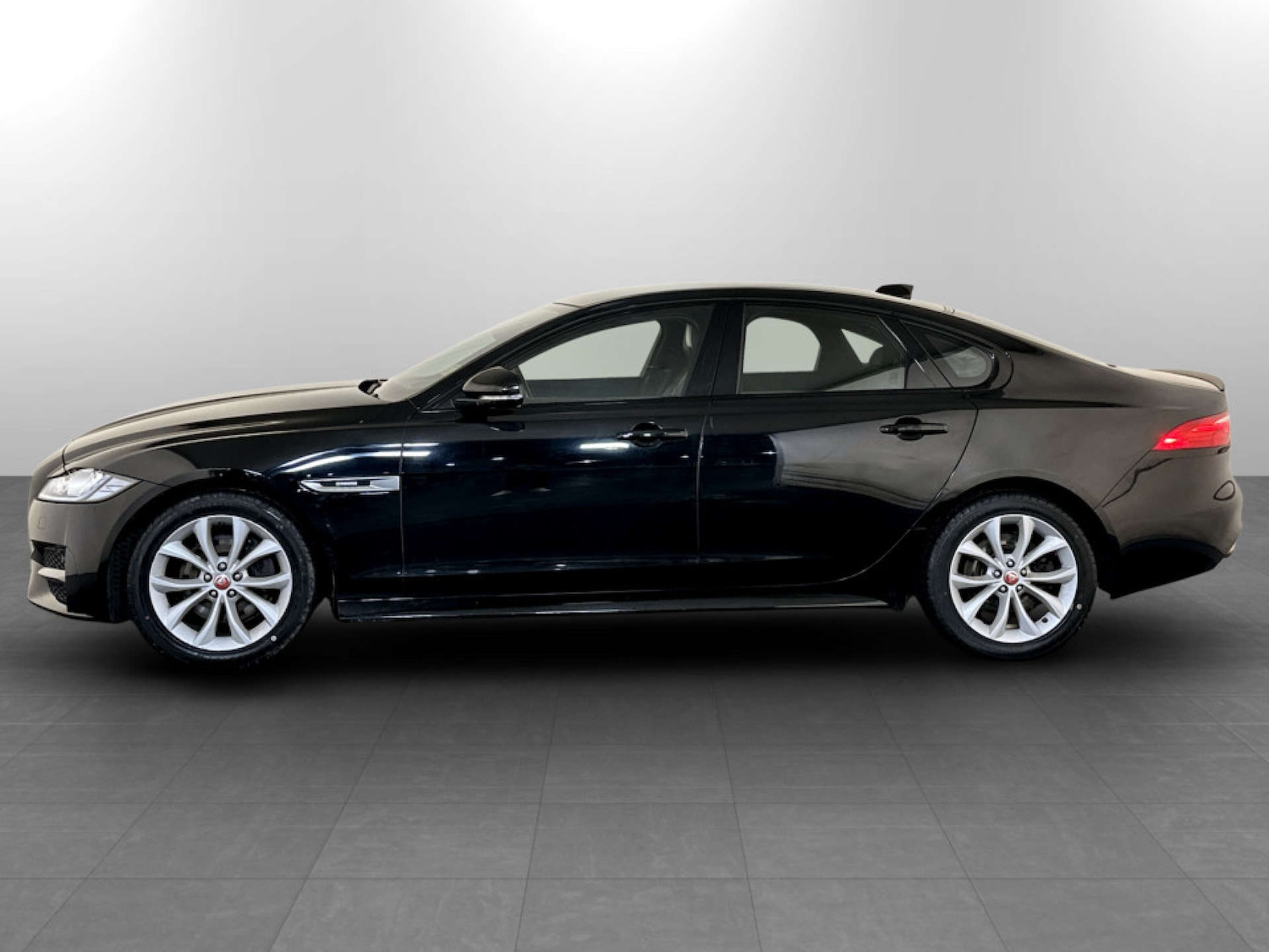 Used Jaguar XF 2019 for sale - 77234092: Photo 8