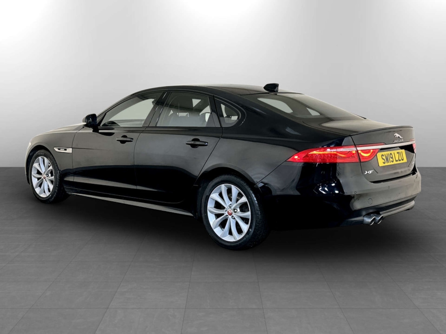 Used Jaguar XF 2019 for sale - 77234092: Photo 9