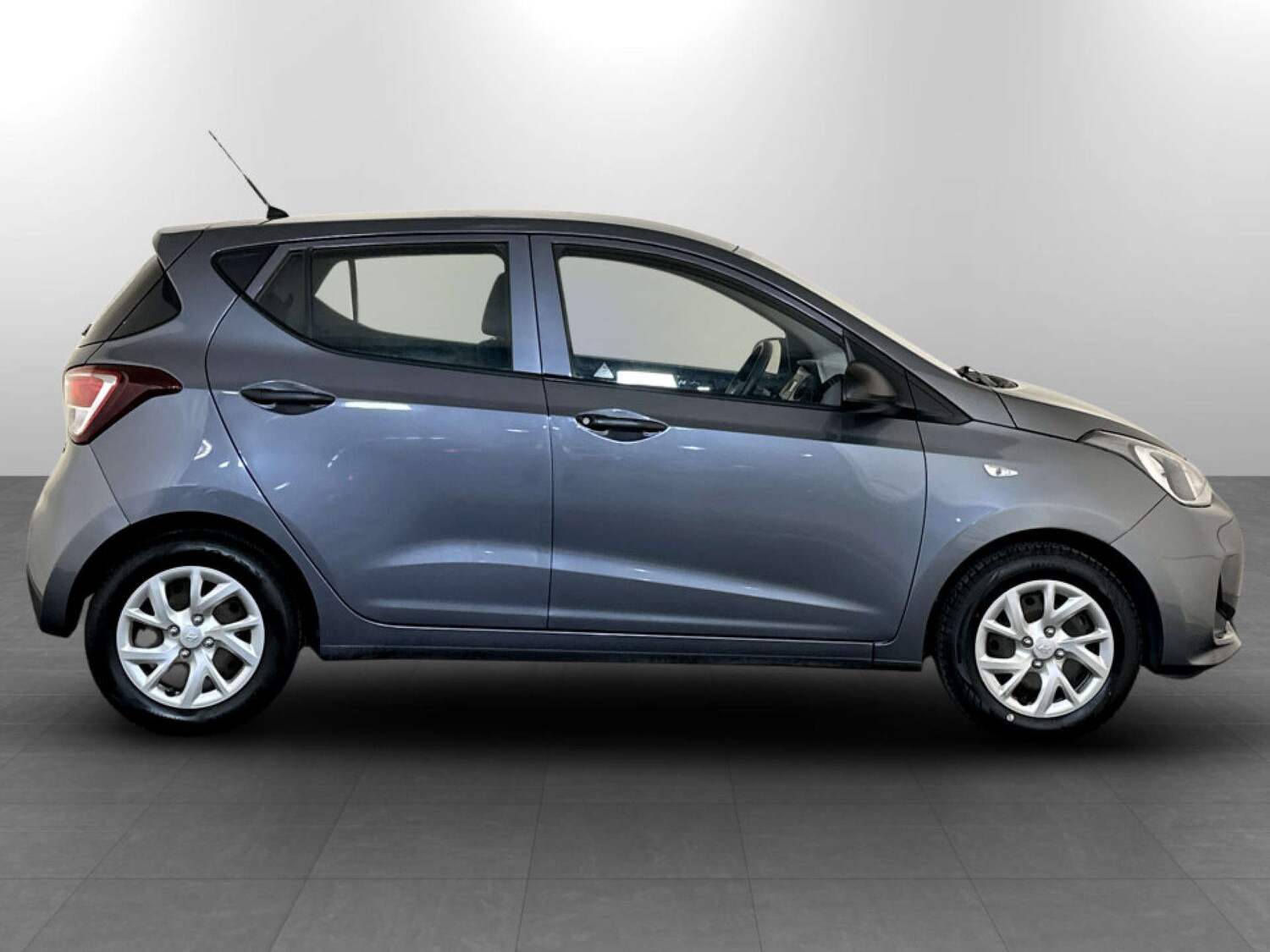Used Hyundai i10 2018 for sale - 77535143: Photo 11