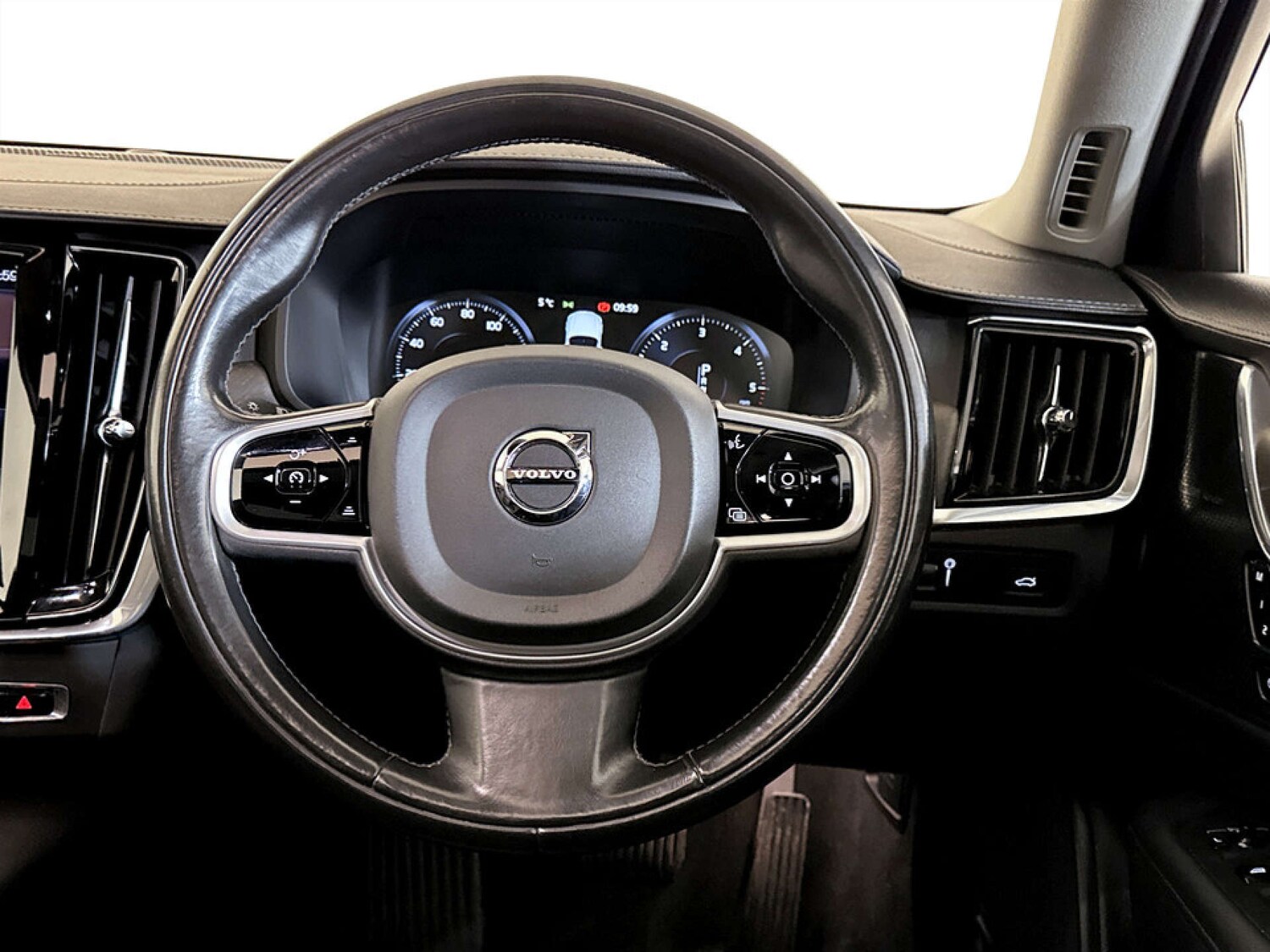 Used Volvo V90 Cross Country 2020 for sale - 77693779: Photo 16