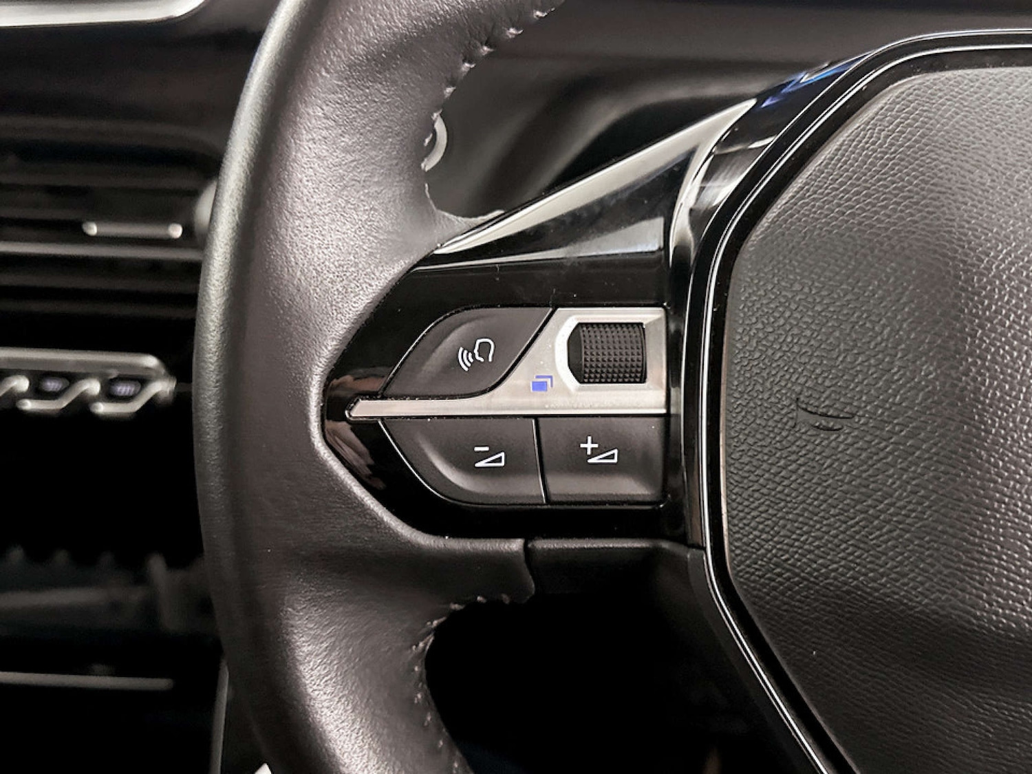 Used Peugeot 2008 2022 for sale - 77640532: Photo 17