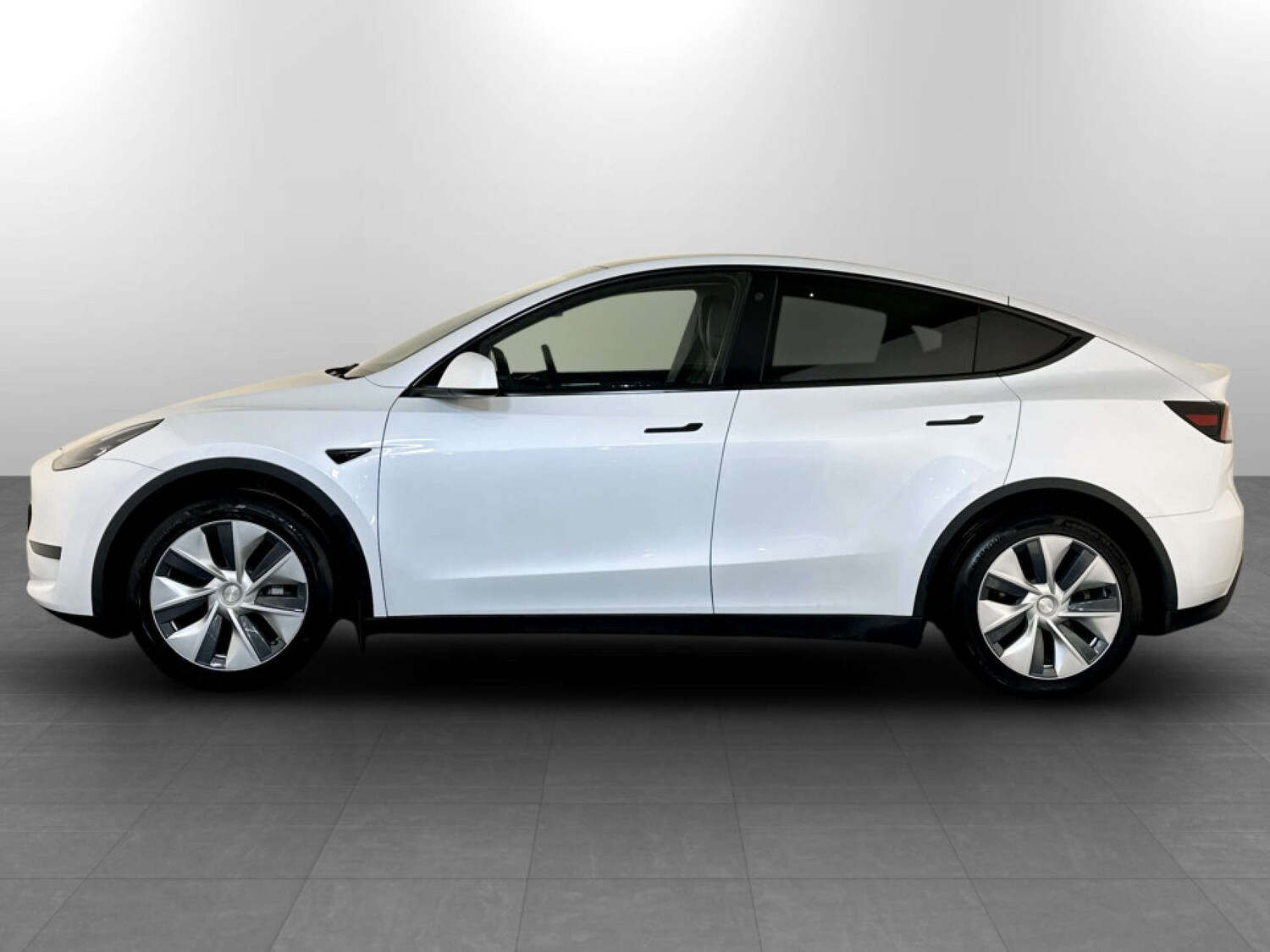 Used Tesla Model Y 2023 for sale - 77469997: Photo 6