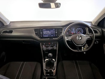 Used Volkswagen T-Roc 2018 for sale - 76241175: Photo