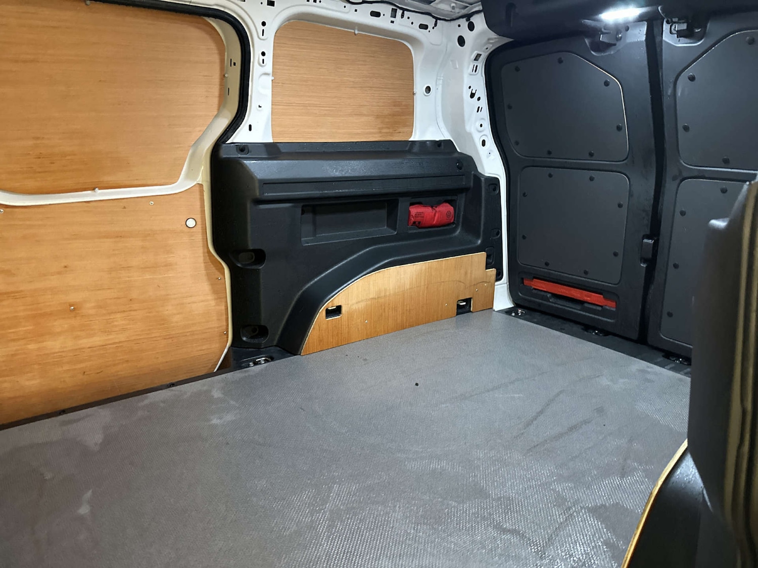 Used Volkswagen ID.Buzz 2024 for sale - 77954378: Photo 14