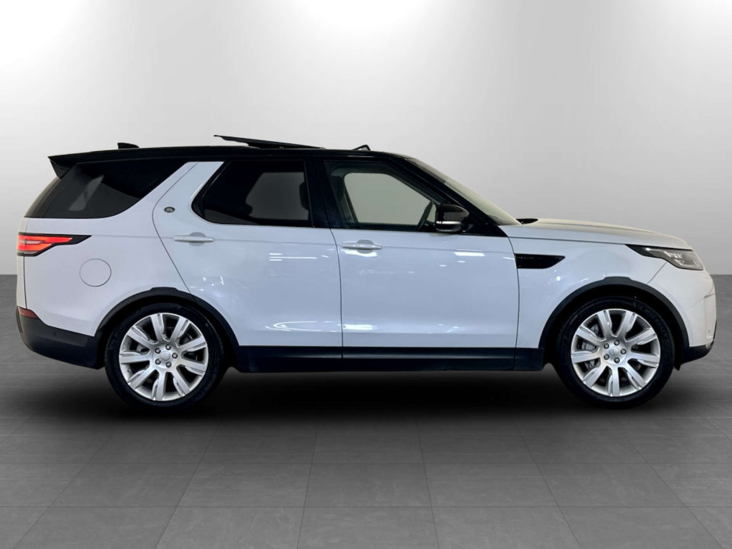 Used Land Rover Discovery 2019 for sale - 77640584: Photo 11