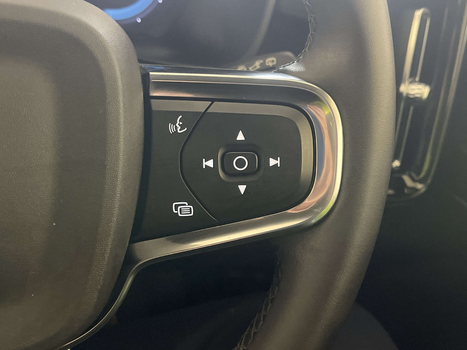 Used Volvo XC40 2022 for sale - 77847560: Photo 19