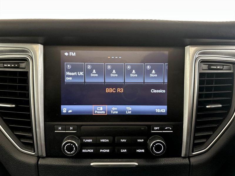 Used Porsche Macan 2017 for sale - 76710149: Photo 21