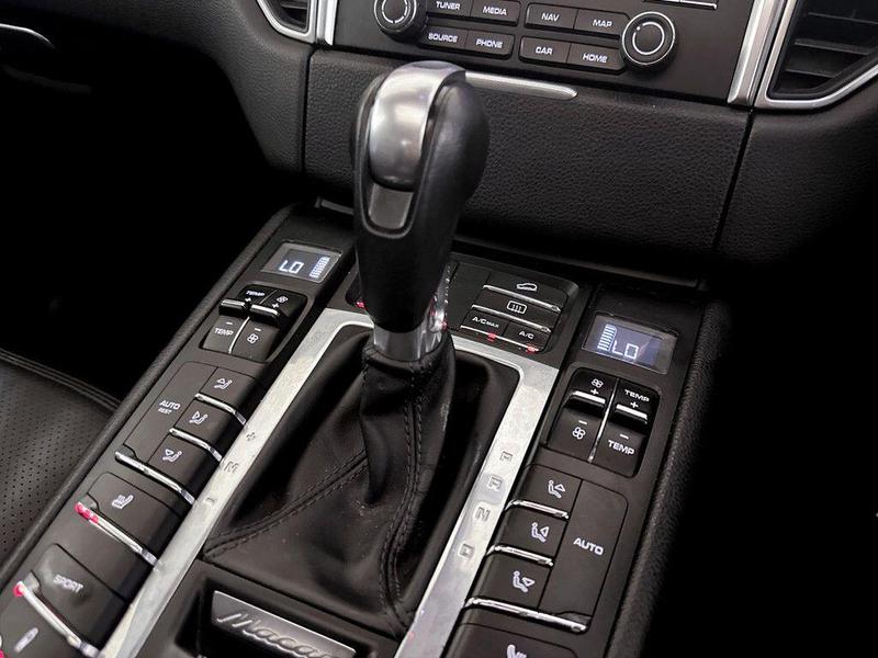 Used Porsche Macan 2017 for sale - 76710149: Photo 28