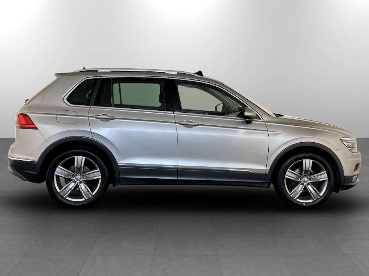 Used Volkswagen Tiguan 2018 for sale - 77184954: Photo 11