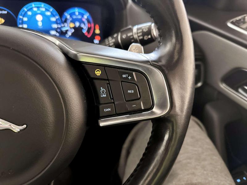 Used Jaguar F-Pace 2018 for sale - 76908640: Photo 16