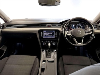 Used Volkswagen Passat 2022 for sale - 77157327: Photo