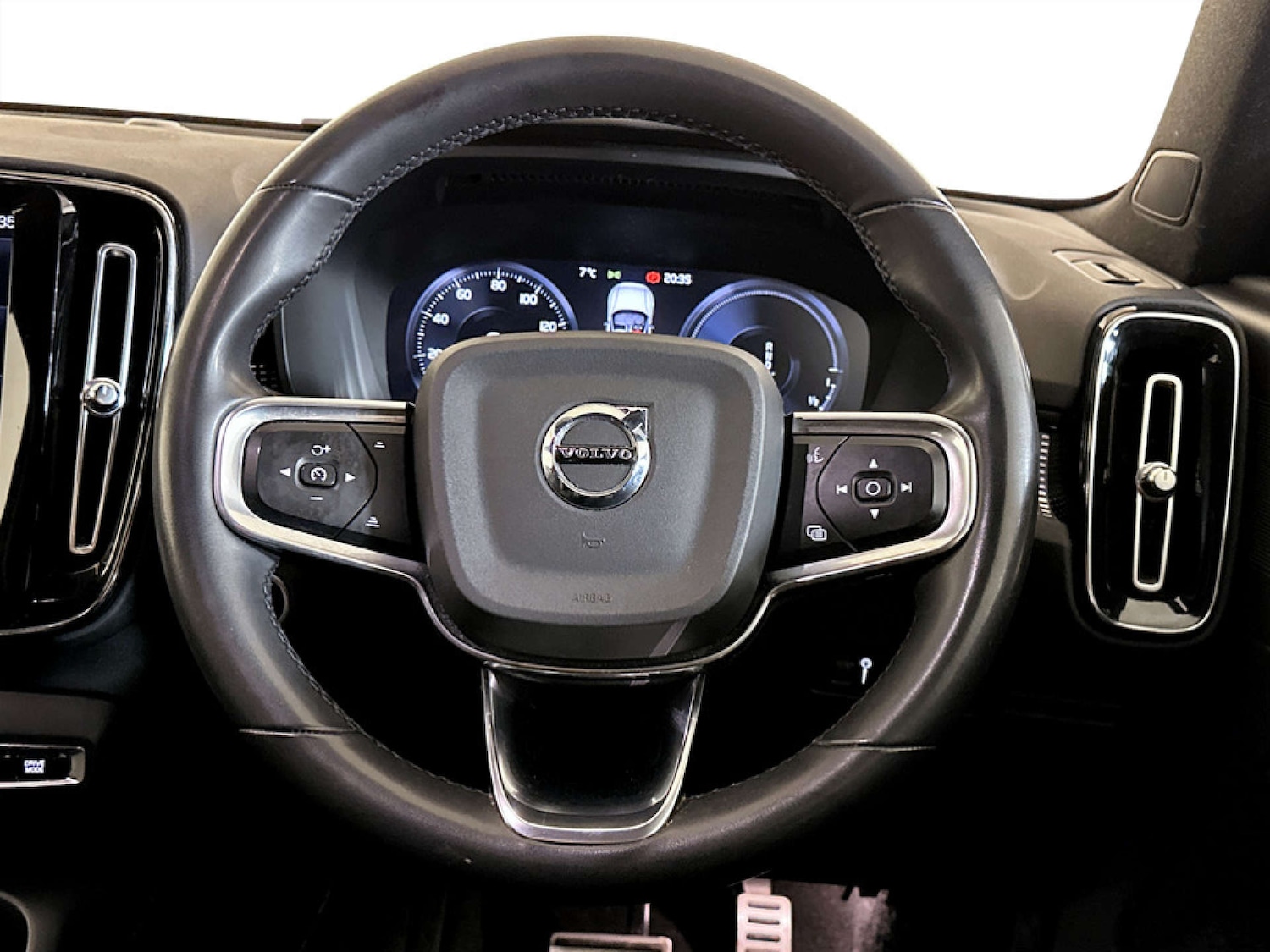 Used Volvo XC40 2021 for sale - 77195846: Photo 17