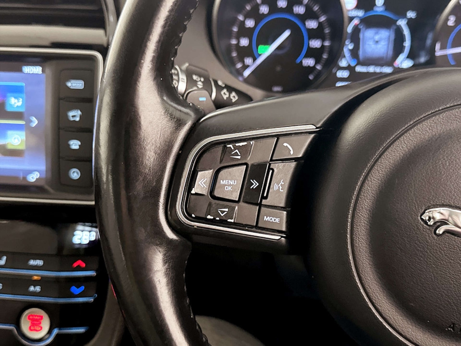 Used Jaguar F-Pace 2016 for sale - 77185139: Photo 16